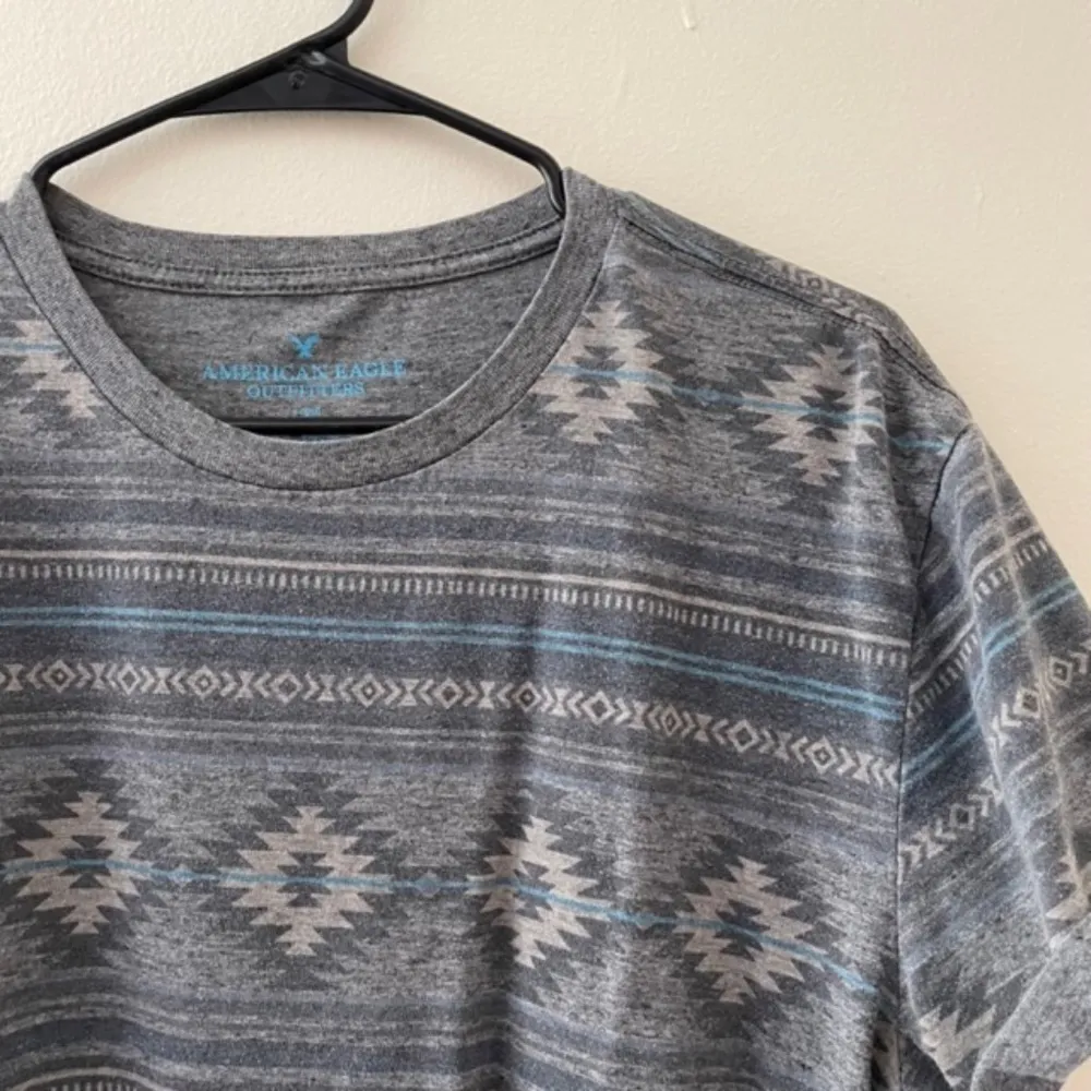 2/$15 M- American Eagle Outfitters Gray and Blue Diamond Striped Crop Top - Image 2