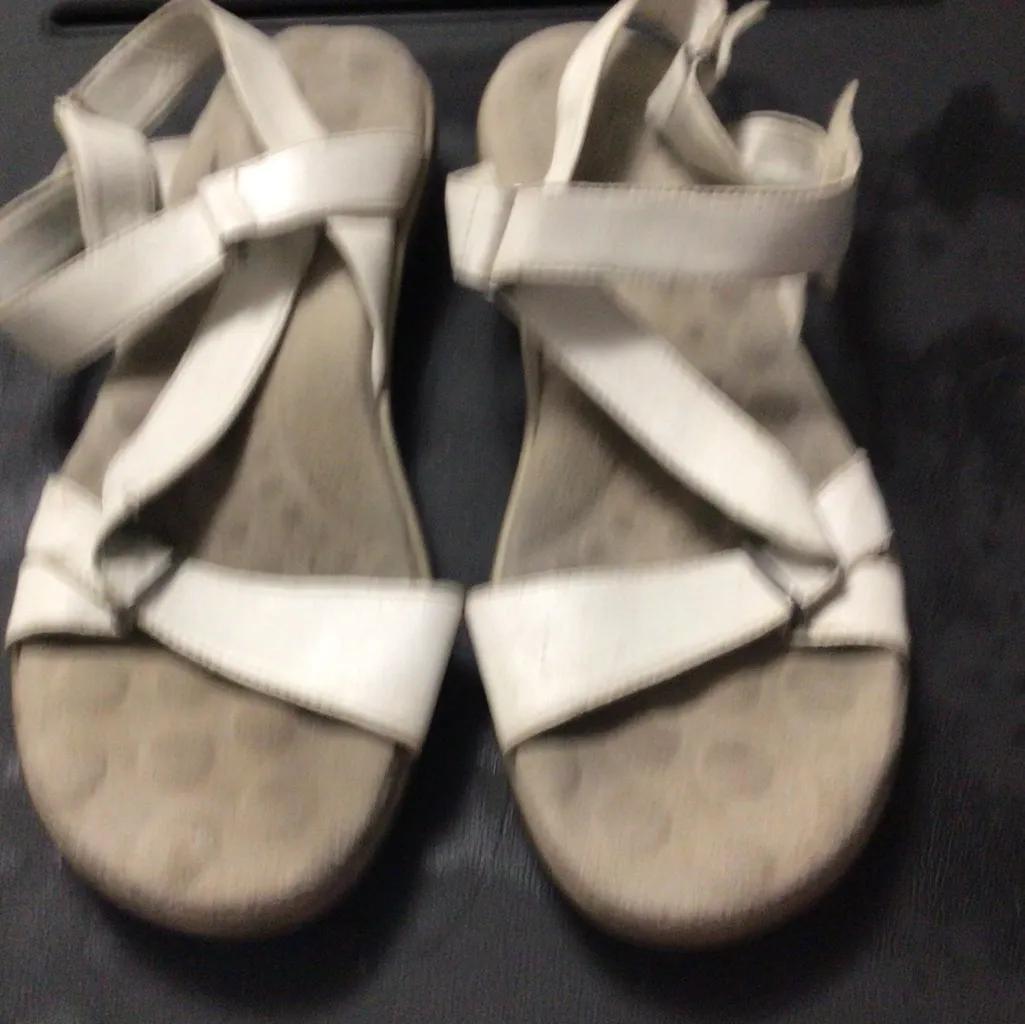 Cloudwalkers White Strappy Sandals Comfort Size 11 - Image 3