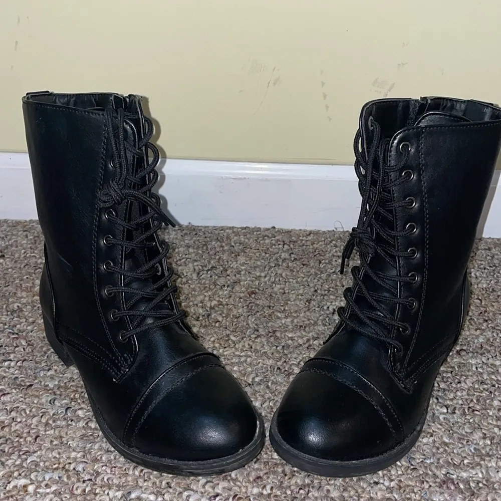 Womens New Charlotte Russe Faux Leather Lace Up Combat Boot - Image 4