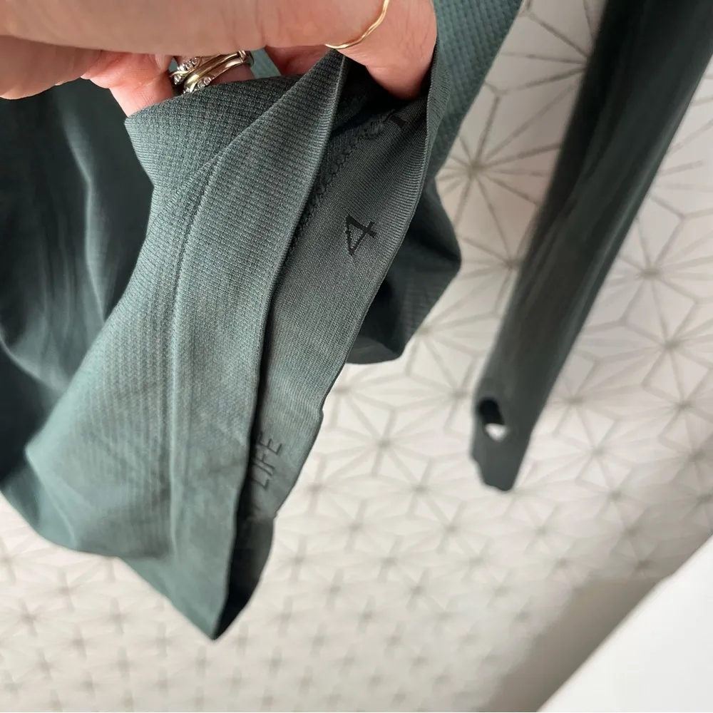 Lululemon Swiftly Tech Long Sleeve Crew
Dark Forest / Dark Forest - Image 10