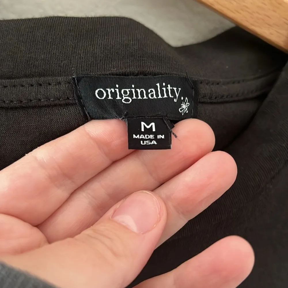 NWT Originality Nashville Graphic Tee | Band Tee | Crop | Size Medium Gray - Image 3