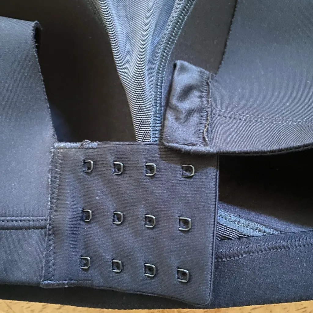 Nike‎ Alpha Women’s Sz S (F-G) Black High-Support Padded Adjustable Sports Bra - Image 9