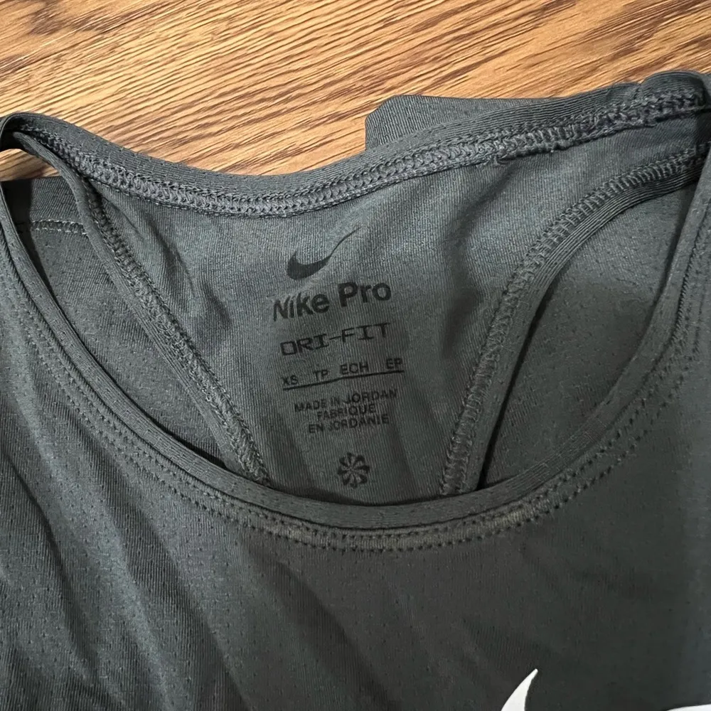 NWT Nike Gray Pro Allover Mesh Tank Top Size XS - Image 4