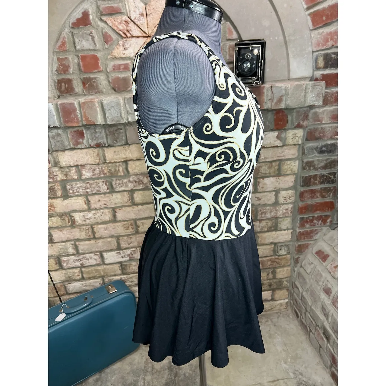 Longitude one piece swimsuit swimdress Vintage swirl black white Size 16 - Image 9