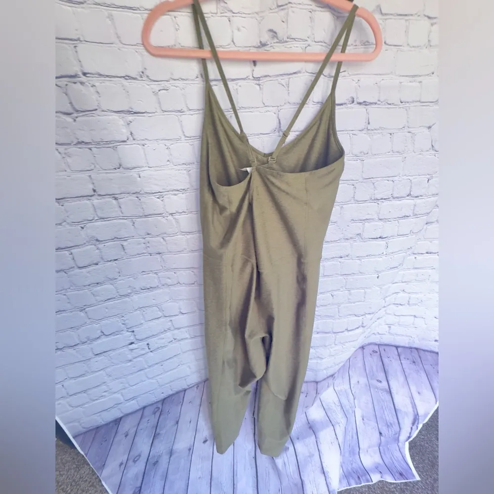 Old Navy Women's Cloud+Sleeveless PowerChill 7/8 Cami Bodysuit Strappy XL - Image 15