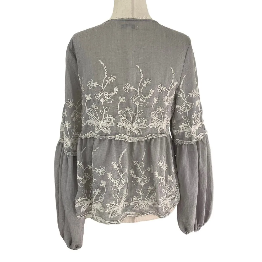 Moon River Gray Balloon Sleeve Embroidered Top Women's Size Medium | 39-19 - Image 2