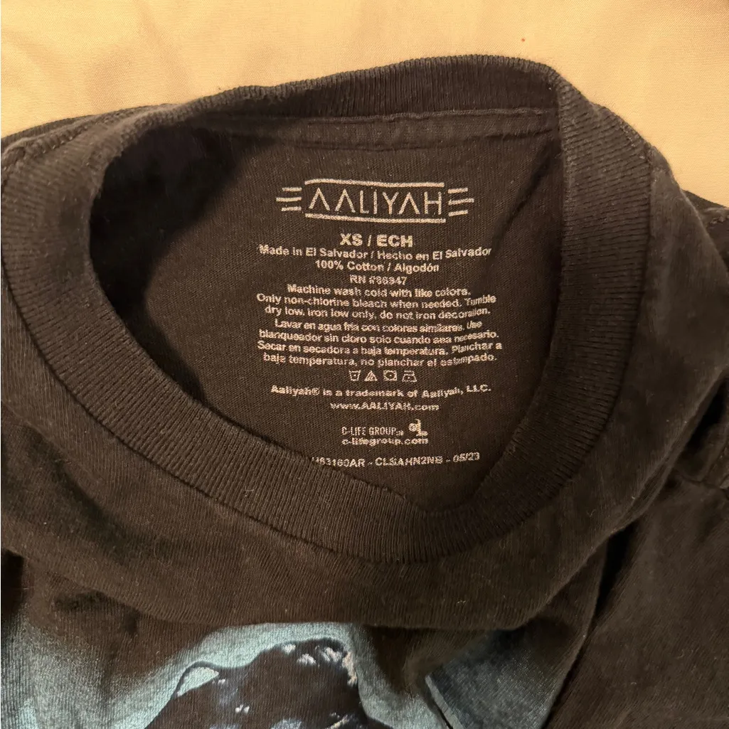 Aeropostale Black and Blue Aaliyah Graphic Tee - Image 4