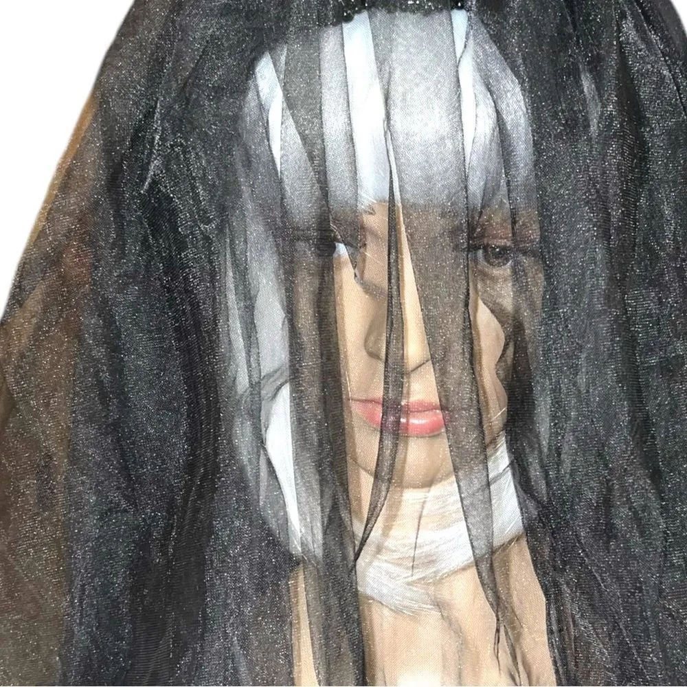 Black mourning veil. Perfect for Halloween - Image 2