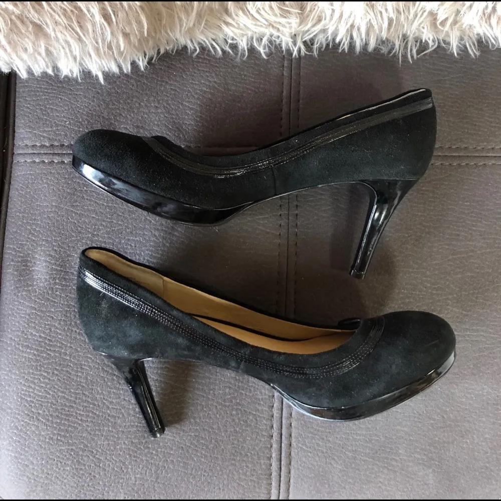 NINE WEST Black Suede Heels Size 8.5 - Image 2