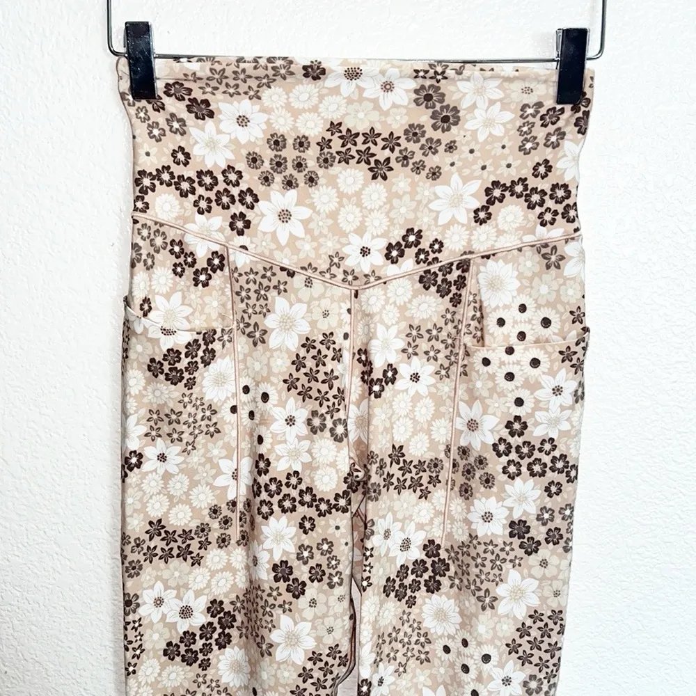 OFFLINE By Aerie Real Me 7/8 High Waisted Neutral Floral Pocket Legging - Image 2