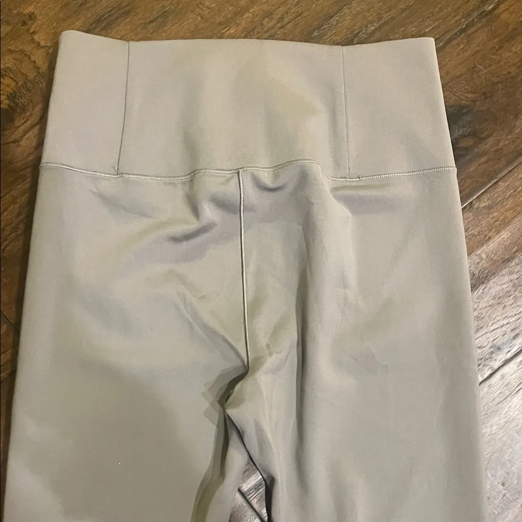 Vuori Taupe Evolve High-Waisted Leggings GUC - Image 6