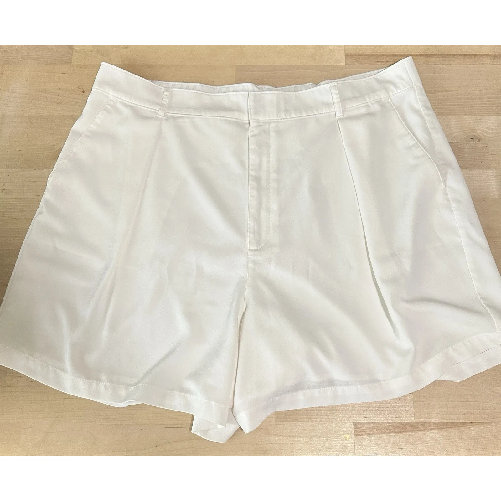 A&F Abercrombie & Fitch High Rise Premium Crepe Tailored Shorts Size XL‎ Creme - Image 2