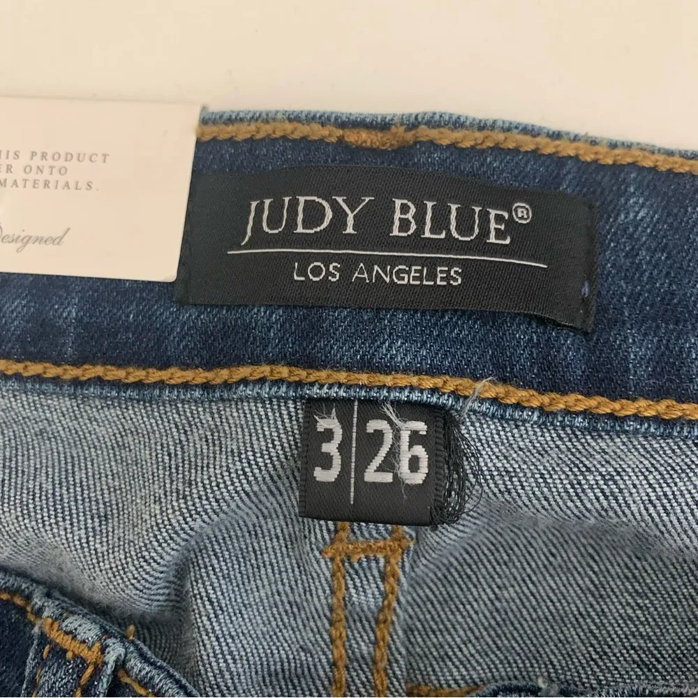 NWT  Skinny Fit Distressed Animal Print Patch Raw Hem Jeans Size 3/26 - Image 2