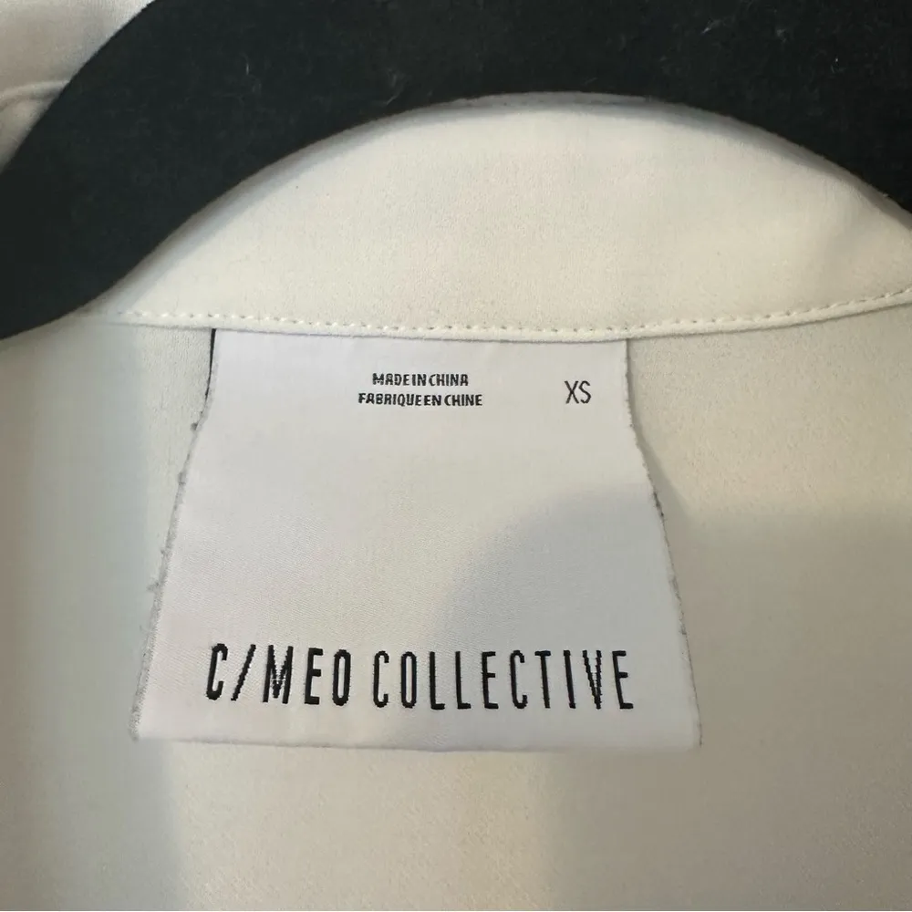 C/MEO COLLECTIVE  Button Down Open Shoulder Blouse Womens XS - Image 6