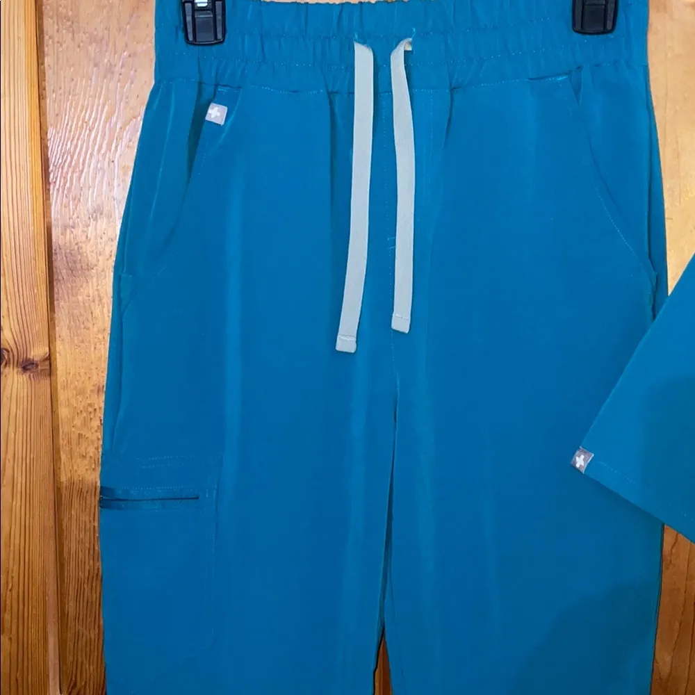 Blue Scrub Set with Jogger Pants blue fig scrubs size small/XS Zamora/caterina - Image 9