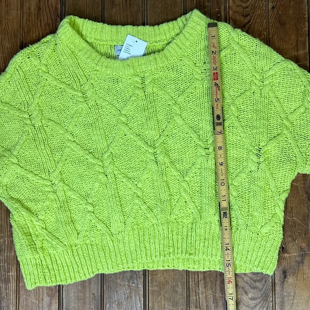 Women’s Urban Outfitters cropped cotton crew neck sweater NWT lime green - Image 5