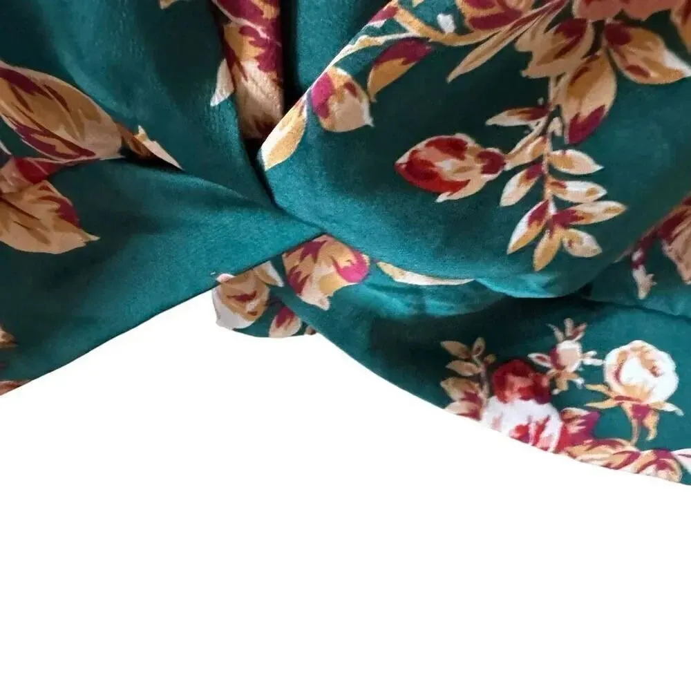 Umgee Satin Floral Print Bell Sleeve V-Neck Top in Emerald crisscross SZ L - Image 9