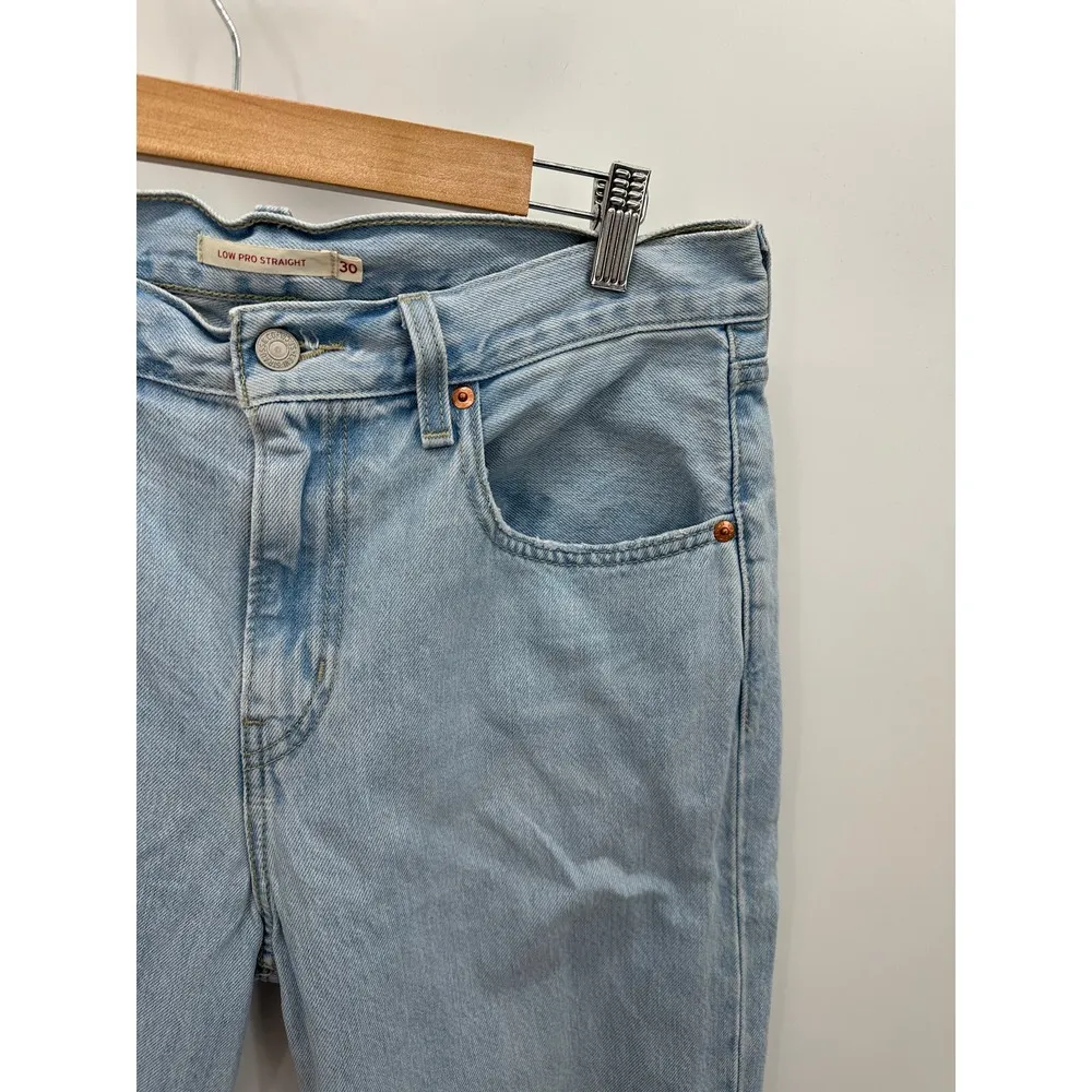 Levis Womens Low Pro Straight Light Wash Denim Jeans Distressed Loose Size 30 - Image 4