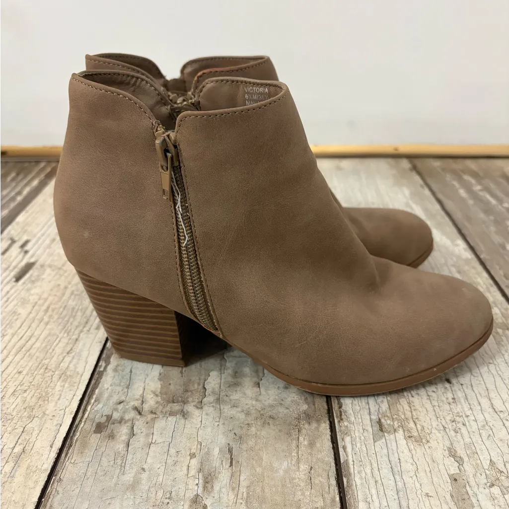 Me Too Tan Ankle Boots - Image 4