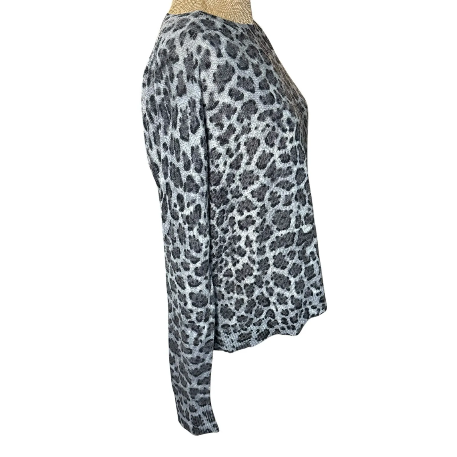 Sutton Studio 100% Cashmere Sweater Size L Snow Leopard Gray‎ Black Gray Size L - Image 8