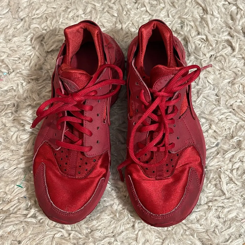 Nike huraches red 7.5 - Image 2