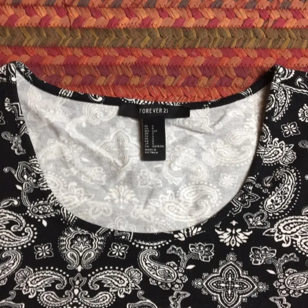 BANDANA PRINT CROP TOP - Image 2