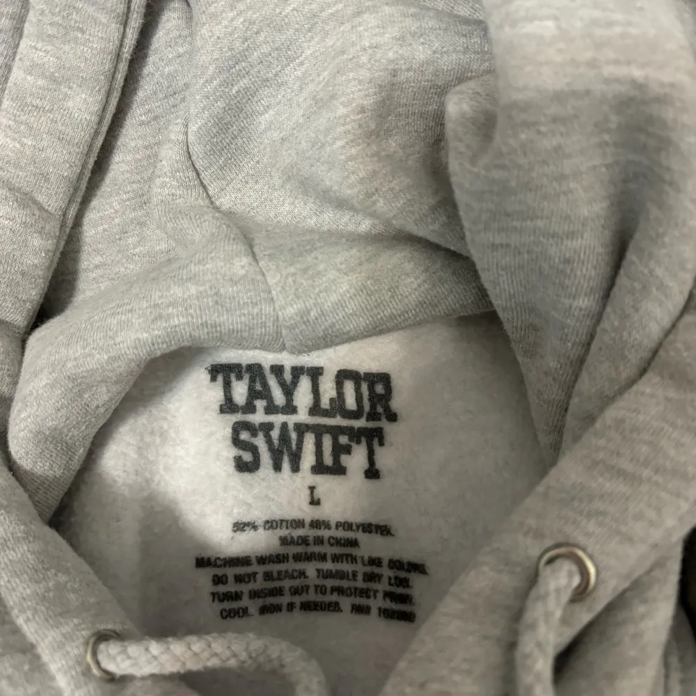 Taylor Swift  Feeling 22 Cat Sweatshirt - Image 7