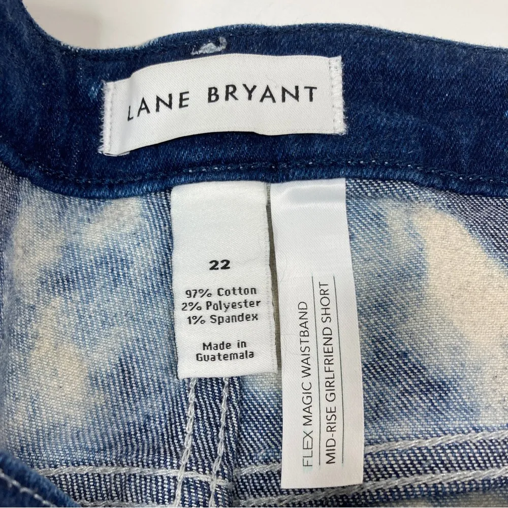 Lane Bryant | Mid-Rise Girlfriend Short Bleach Dye Denim Flex Magic Waistband 22 - Image 4