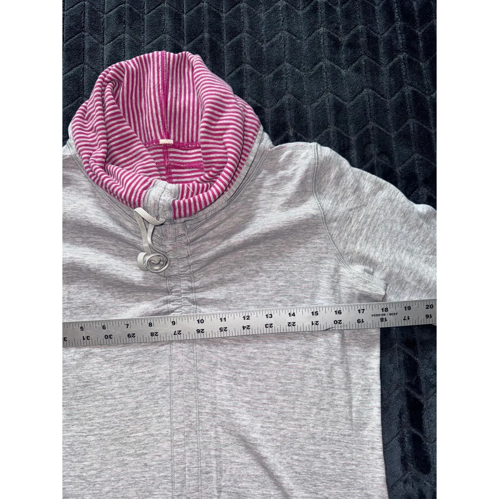 Lululemon In A Cinch Heathered Gray Hoodie Thumbhole Pullover Women's‎ Size 8 - Image 9