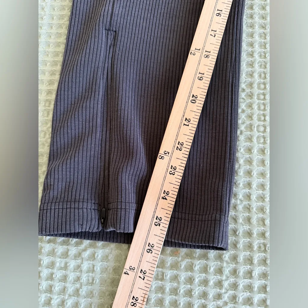 Lululemon Ribbed Softstreme Zip-Leg High-Rise Cropped Pants 25"
Black
Size 10 - Image 3
