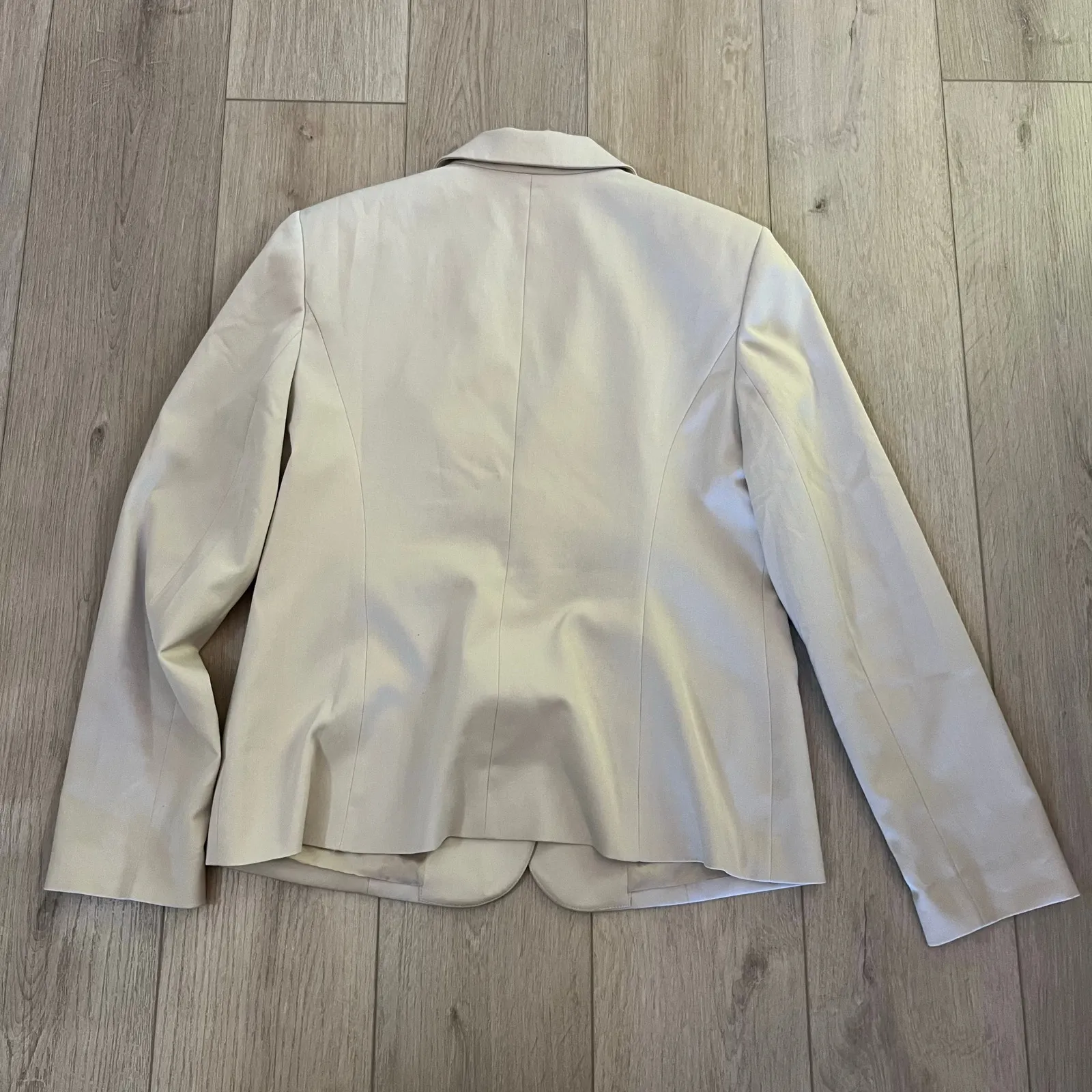 Ann Klein Women’s Tan 2 Button Blazer Sz 14 - Image 2