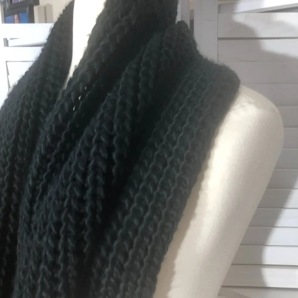 Black thick cable knit infinity scarf cozy chunky very warm OS - Image 2