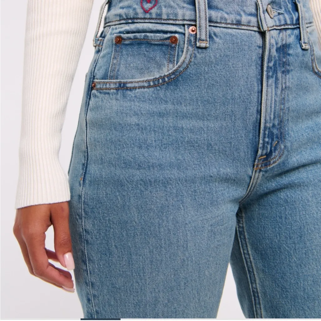 Abercrombie & Fitch high rise 90 relaxed jeans worn once - Image 5