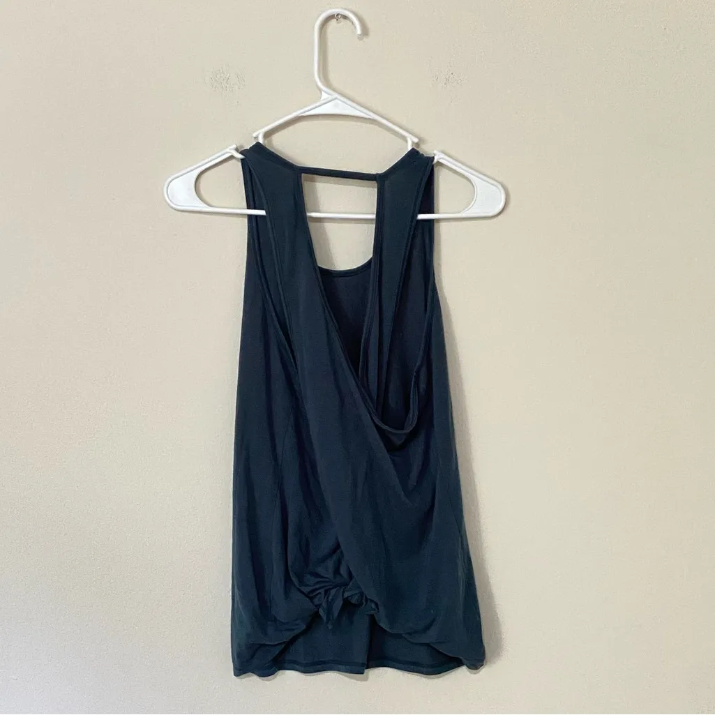 Athleta Women's Essence Tie Back Tank Top Size Small - Image 2