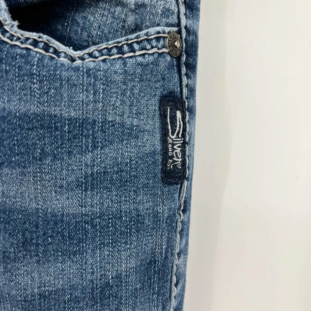 SILVER SUKI MID BOOT Distressed destroyed zipper button blue Jeans Size 27 x 33 - Image 9