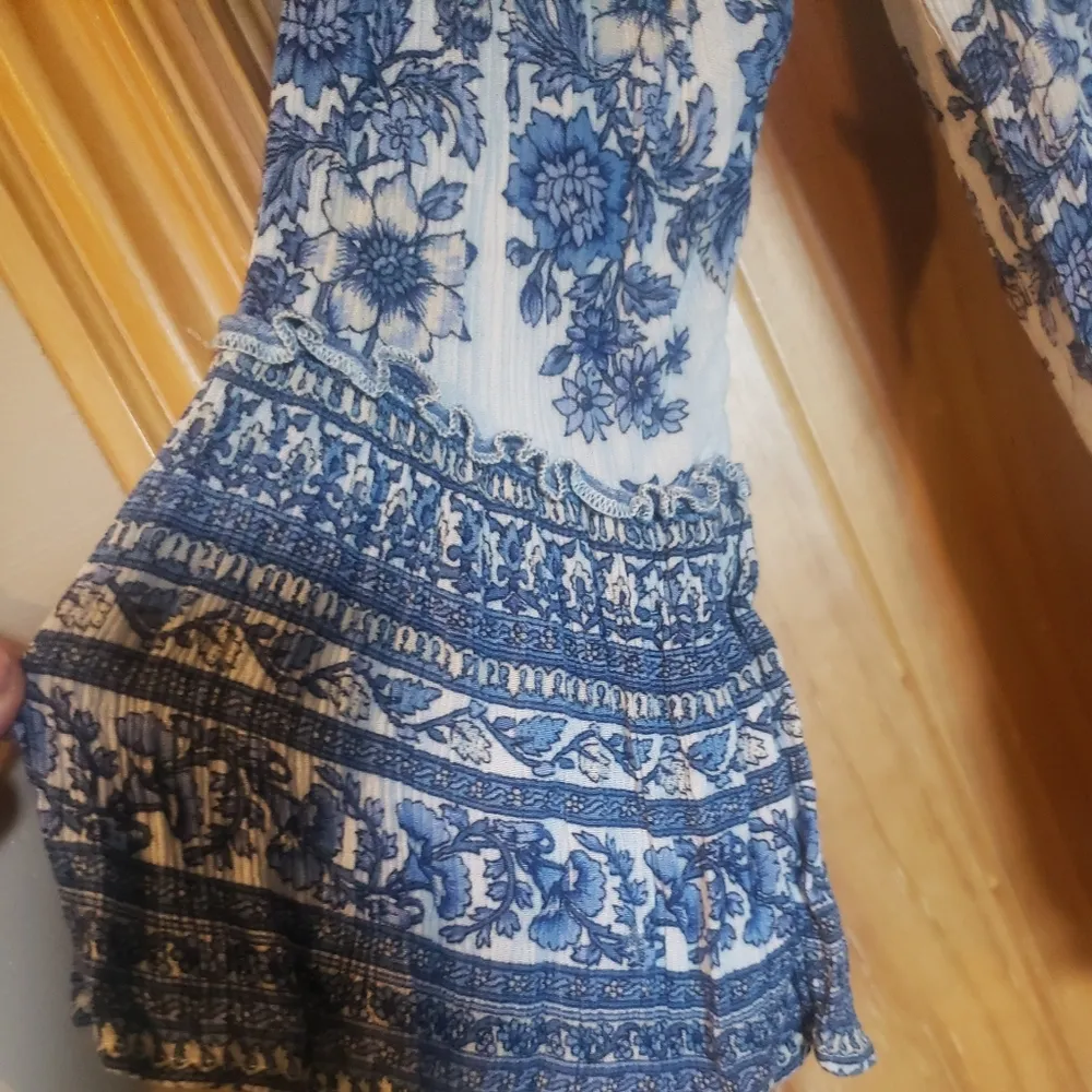 American Eagle Outfitters bell sleeve blouse - Image 6