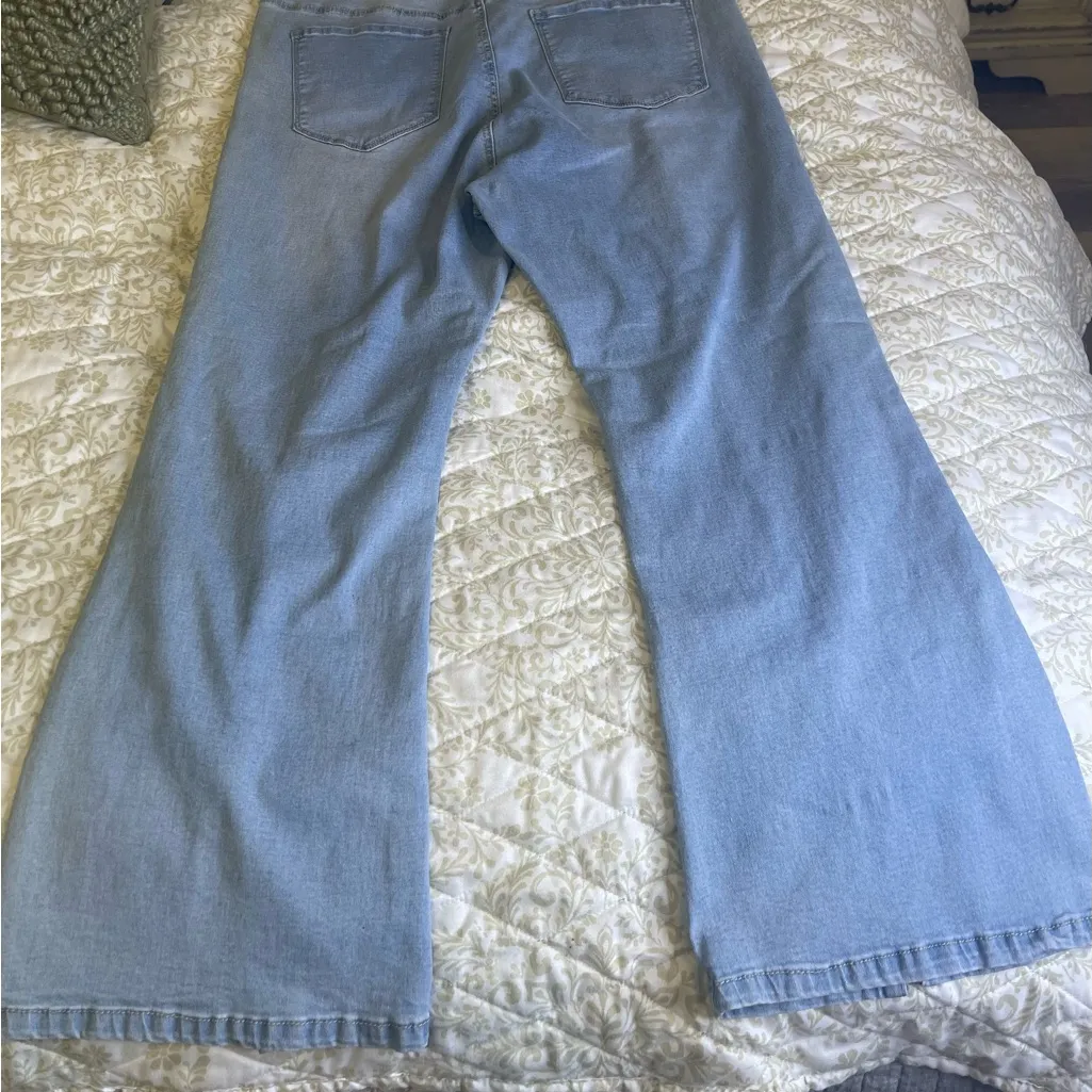 American Bazi Light Wash Wide-Leg Jeans with Front Slits – Size 2X - Image 2