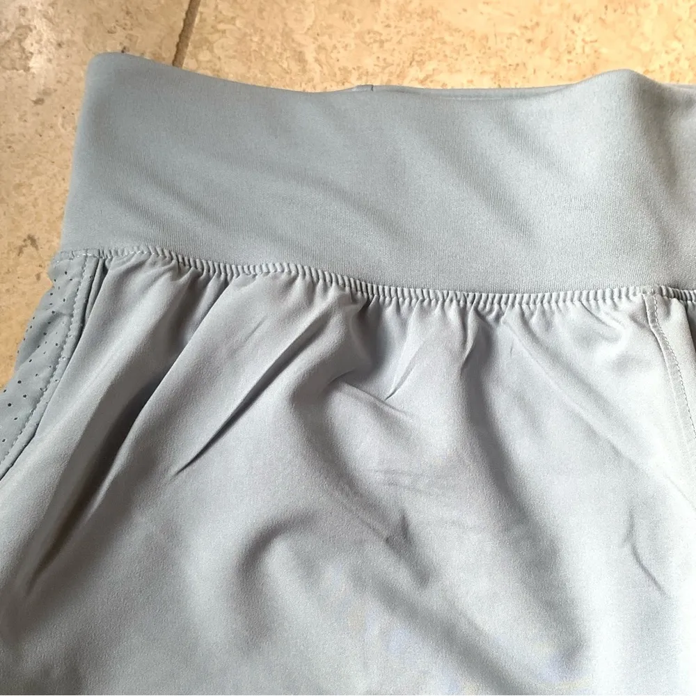 NWT Under Armour Gray Grey Up the Pace Short Shorts Medium M Running Track - Image 4