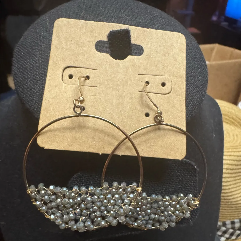 Envy Beaded Hoop Earrings
Elegant Gold and Gray Beaded Hoop Earrings - Image 3