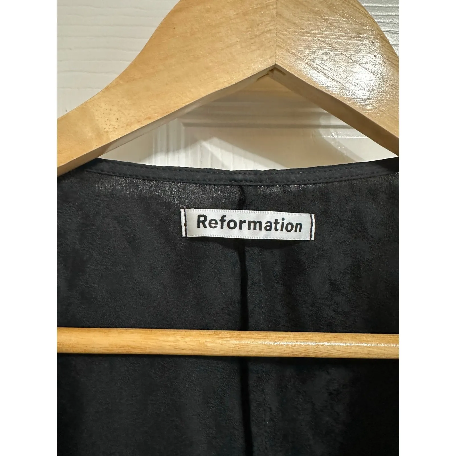 Reformation women's black‎ pleated animal print draped silk cardigan size Small - Image 3