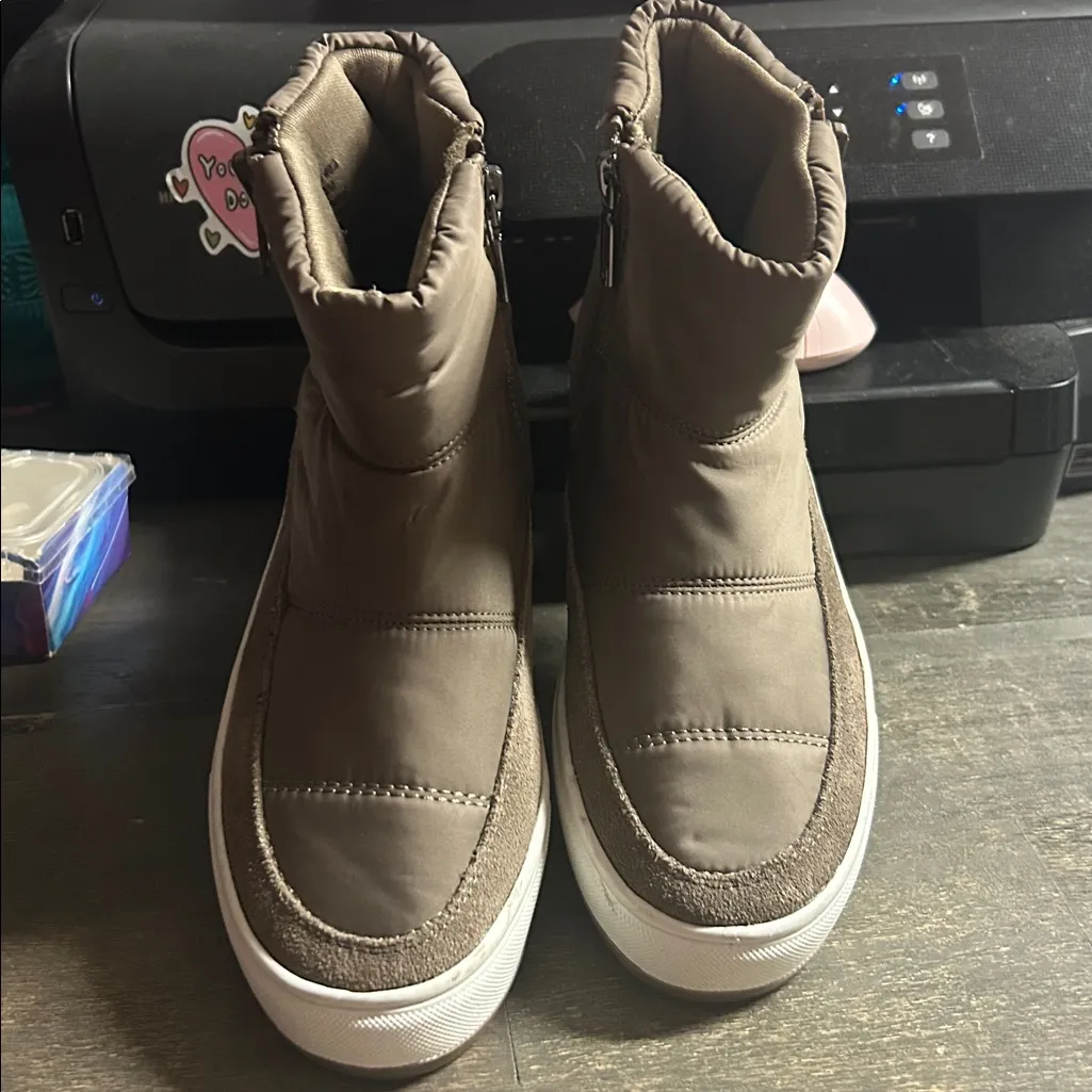 Blondo Waterproof Beige Suede & Quilted Zip Up boots - Image 7