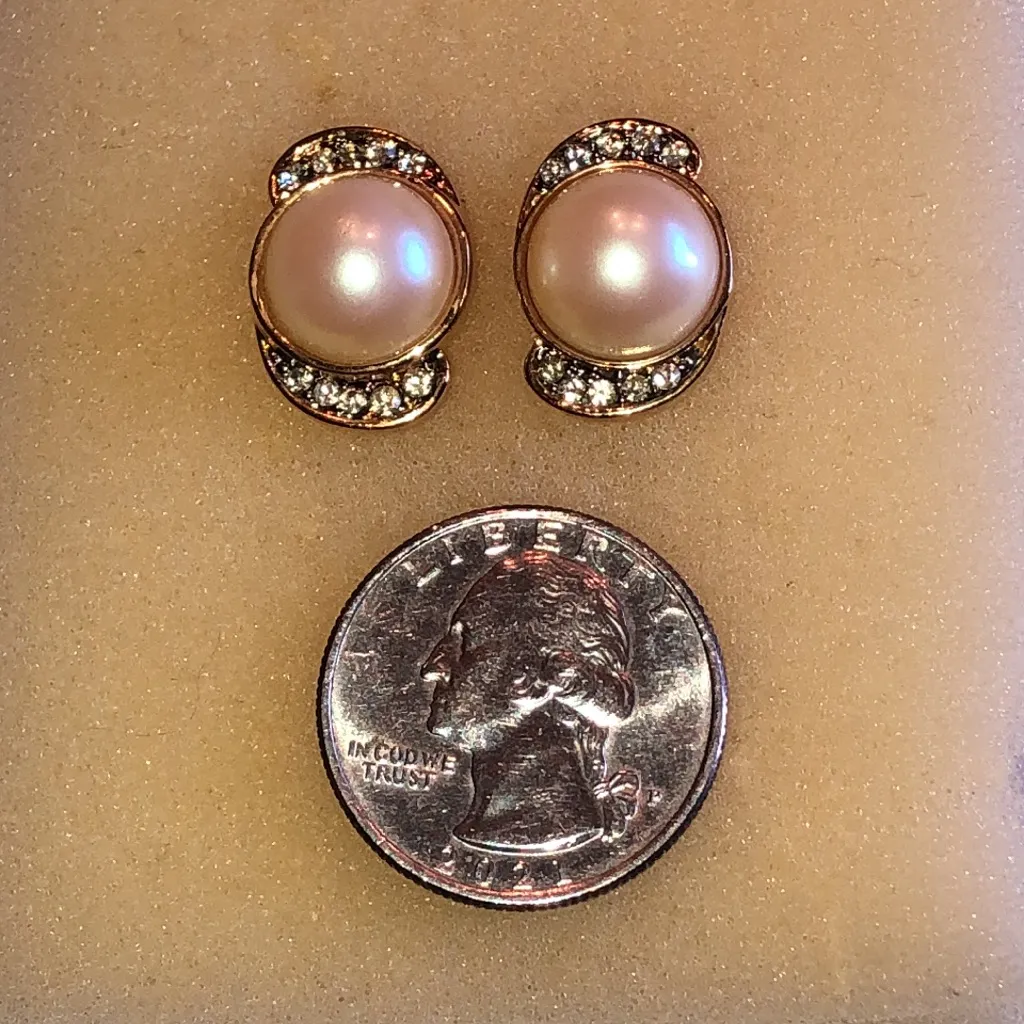 Elegant Vintage Gold Tone and Faux Pearl Stud Earrings - Image 5