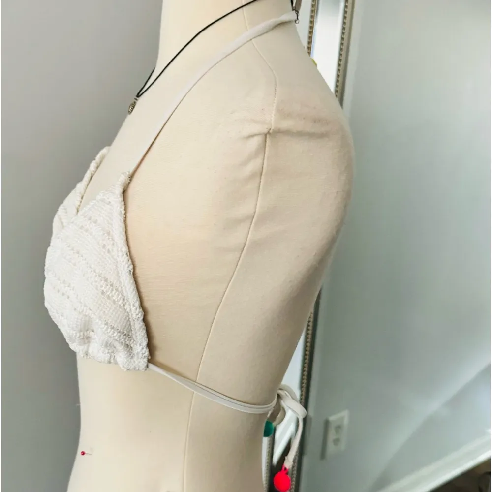 WHITE MACRAME TRIANGLE BIKINI TOP - Image 8