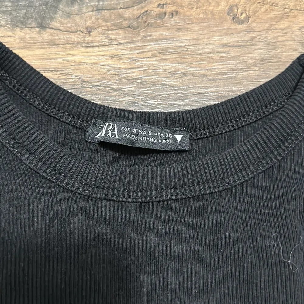 EUC Zara basic crop top - Image 4