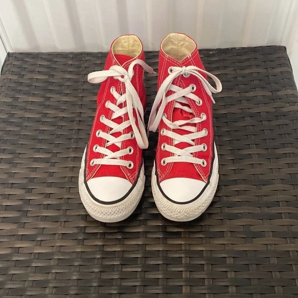 Converse sneakers women’s size 6 - Image 2