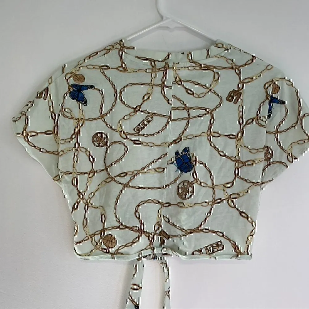 GUESS Dolly Bow Tee / All Over Print T-Shirt Chain Butterfly Tie Knot Crop Top - Image 10