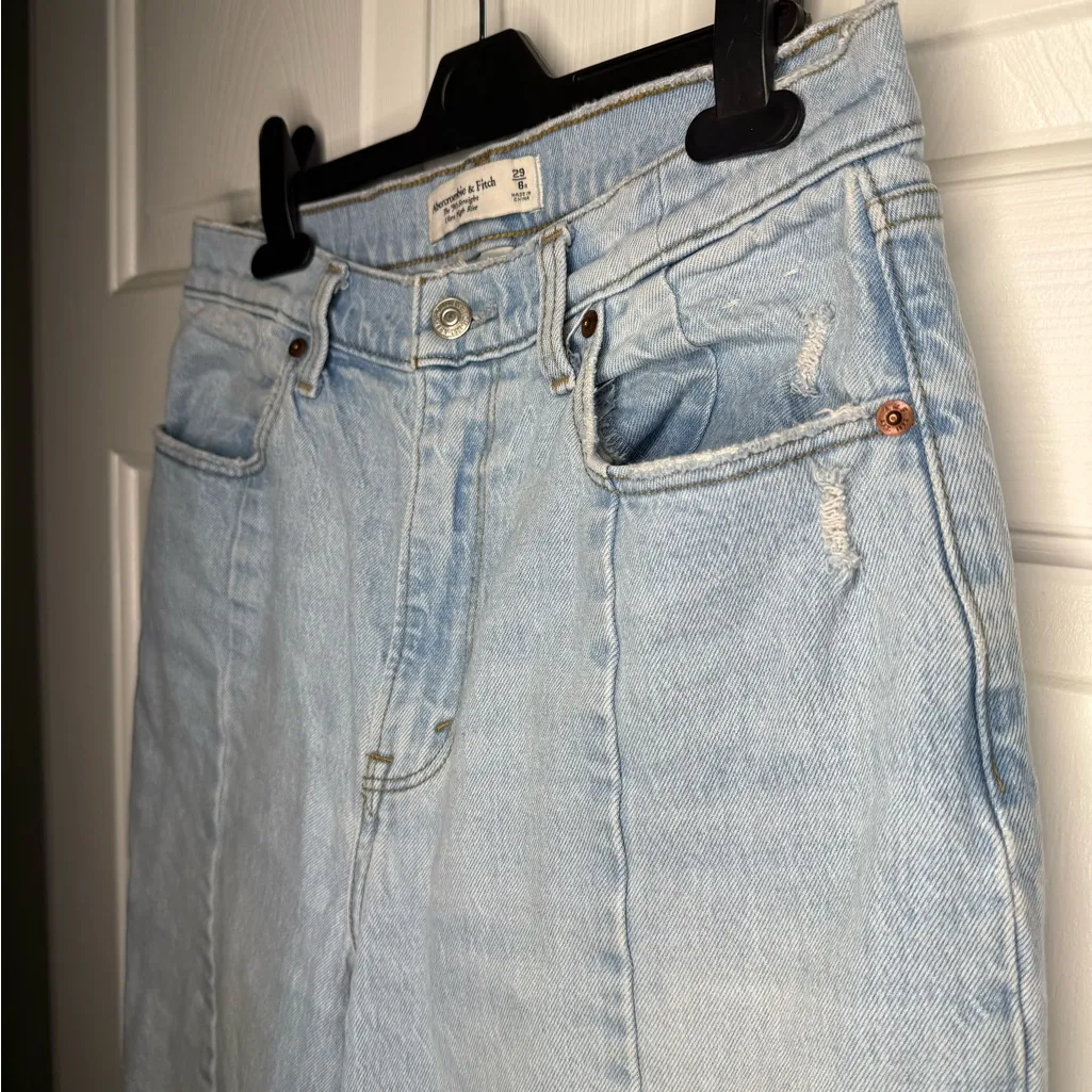 Abercrombie & Fitch Curve Love Ultra High Rise 90s Jeans with Slit - Size 29/8R - Image 6