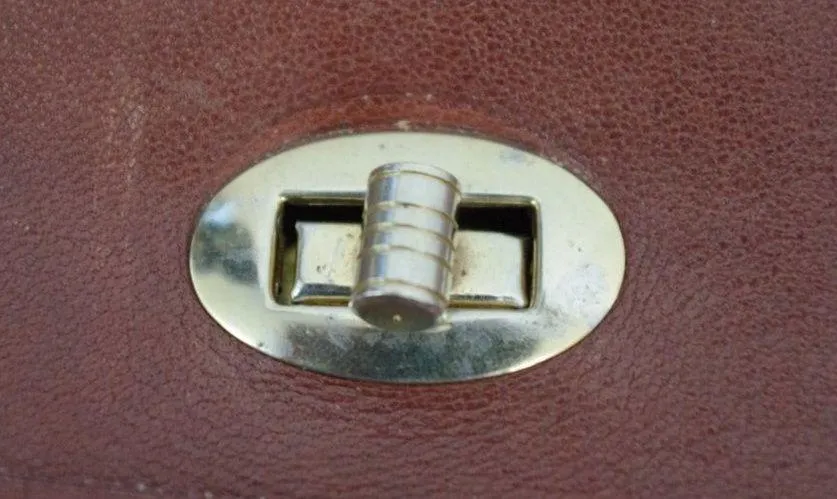 Small Leather Vintage Turnlock Coachesque Purse Brown - Image 5