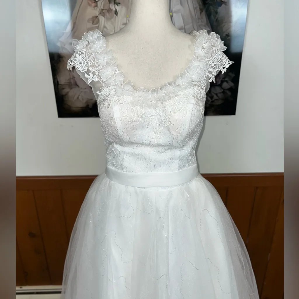 Gorgeous Boutique Tulle Wedding Gown! - Image 3