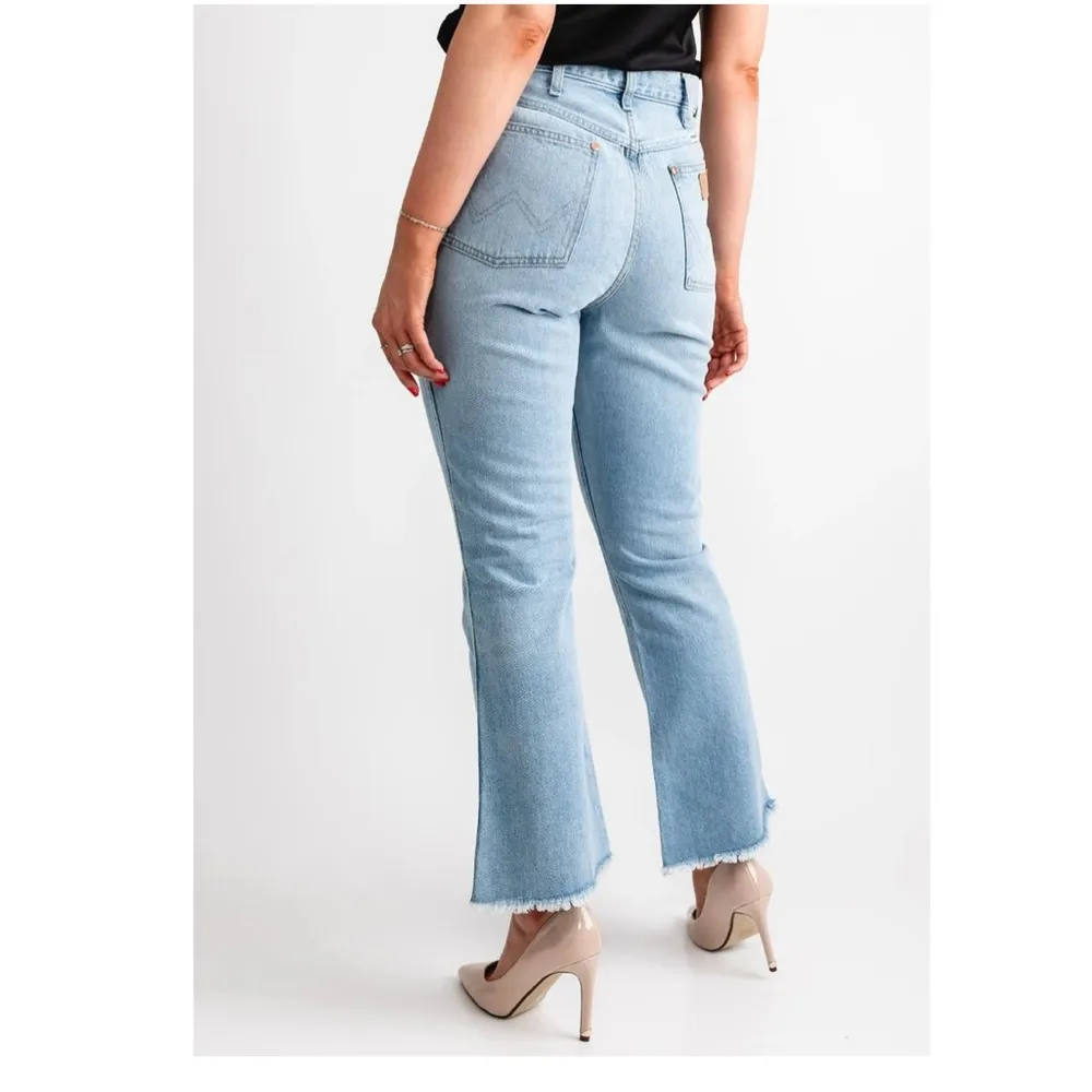 NWT  Wrock 672 High Rise Kick Flare Jeans, Light Blue W30 L28 - Image 2
